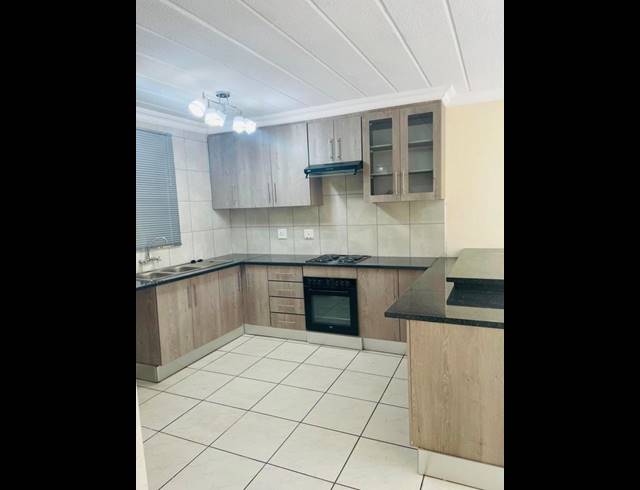 3 BEDROOM PROPERTY TO RENT IN DIE HOEWES